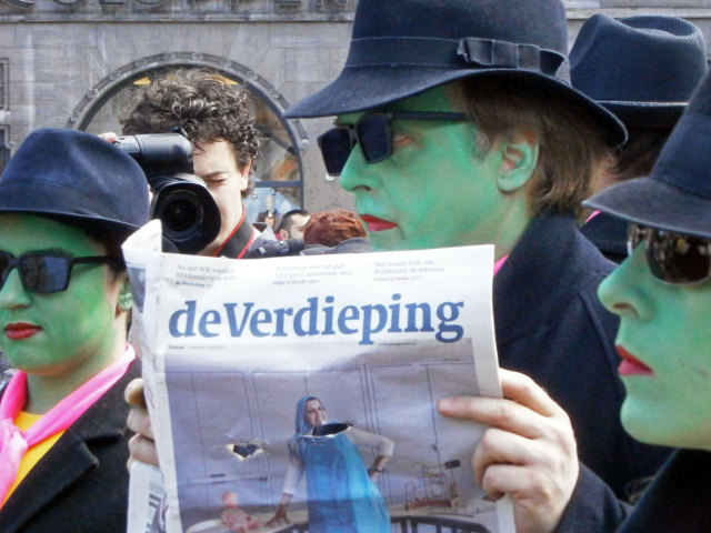 Undercover police at Kraken draait door demonstration, Amsterdam, 2011-07-03.Photo: Karen Eliot
