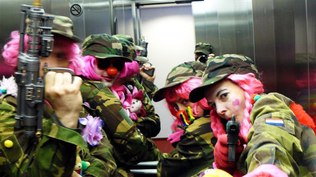 Pink rebel clown army 2010-06-13. Photo: Giuliano Pappadopoli